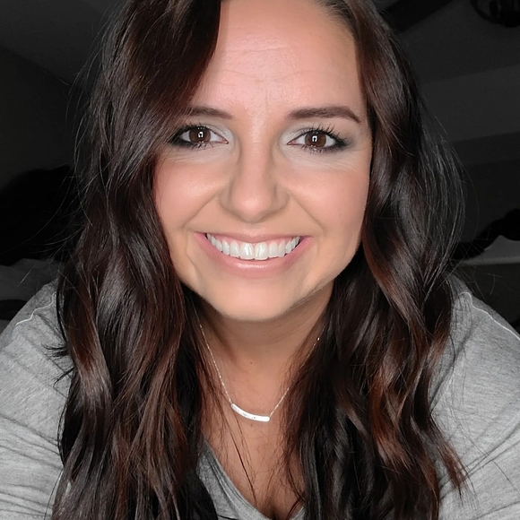 Meet your Posher, Sheena - Picture 2 of 2